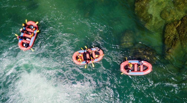 3 Boote beim Rafting in Landeck, Luftaufnahme